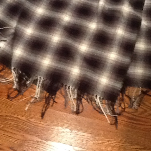 Urban Outfitters poncho - Picture 3 of 3